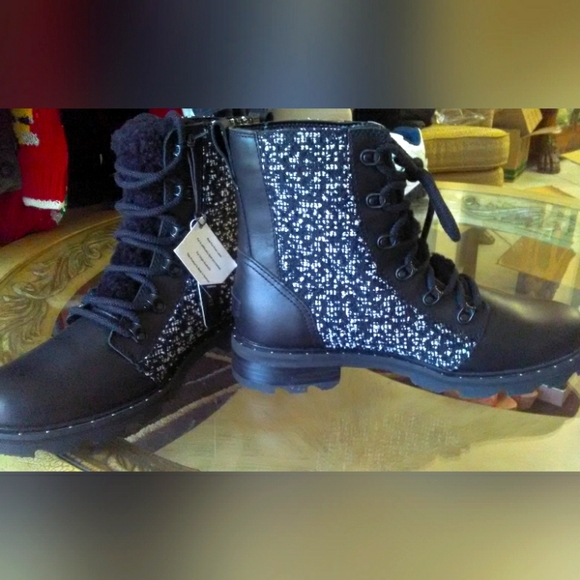 BNWT WOMENS SOREL SZ. 10 BOOTS W/ LAMB FUR BLACK W/ WHITE LEATHER AMAZING BOOTS - Picture 7 of 9
